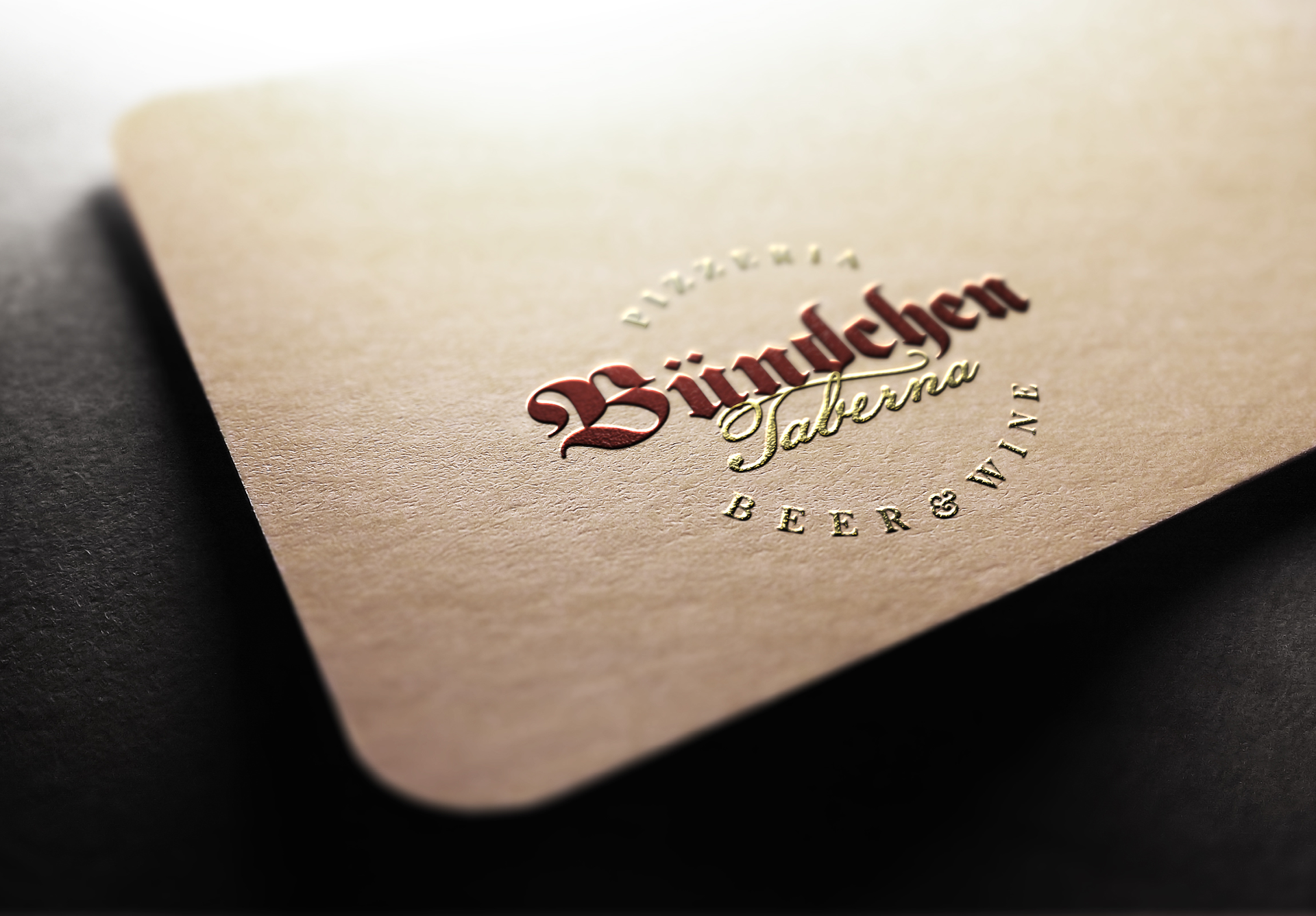 Aplicação especial com dourado do logotipo da Bundchen Pizzaria.